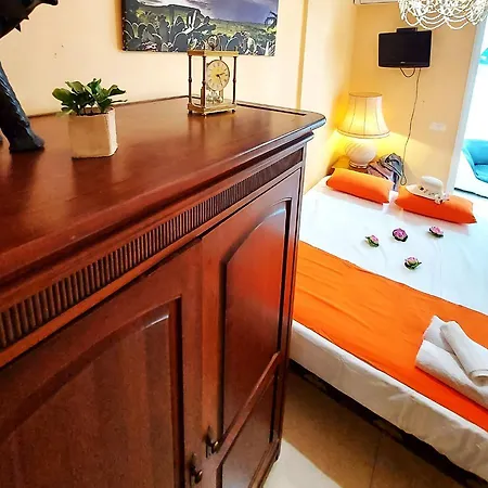 Adeje House 2 Bedrooms, Wifi Free Holiday home *